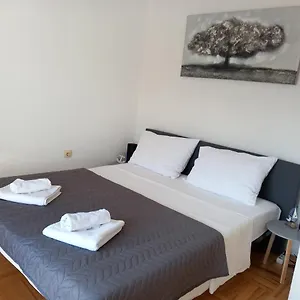 https://apartmani-mira-lopar.primorje-gorskikotar.com